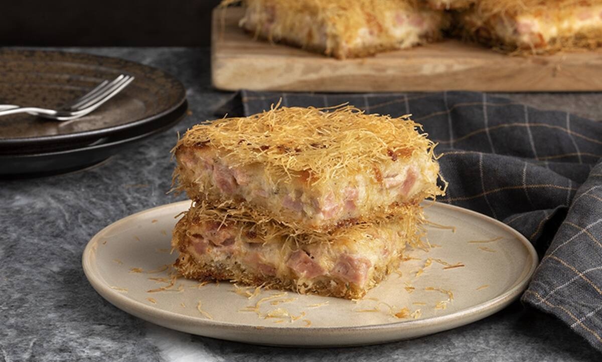 Ζαμπονοτυρόπιτα με κανταΐφι από τον Άκη Πετρετζίκη