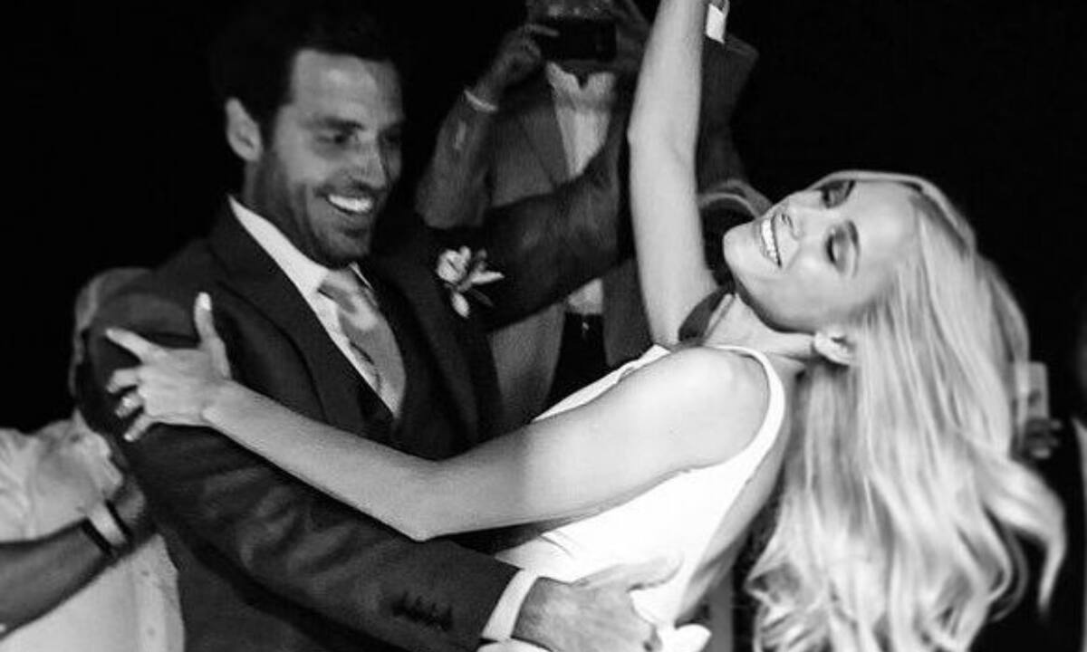 Η Δούκισσα Νομικού βάφτισε τα παιδιά της στη Μύκονο