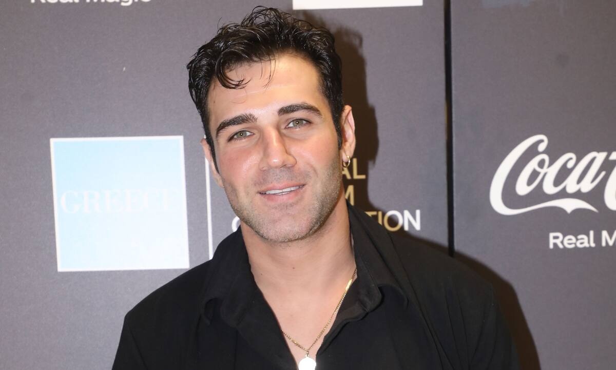 To σπίτι του Ιακωβίδη είναι βγαλμένο από περιοδικό! Το πιάνο στο σαλόνι και η minimal αισθητική!