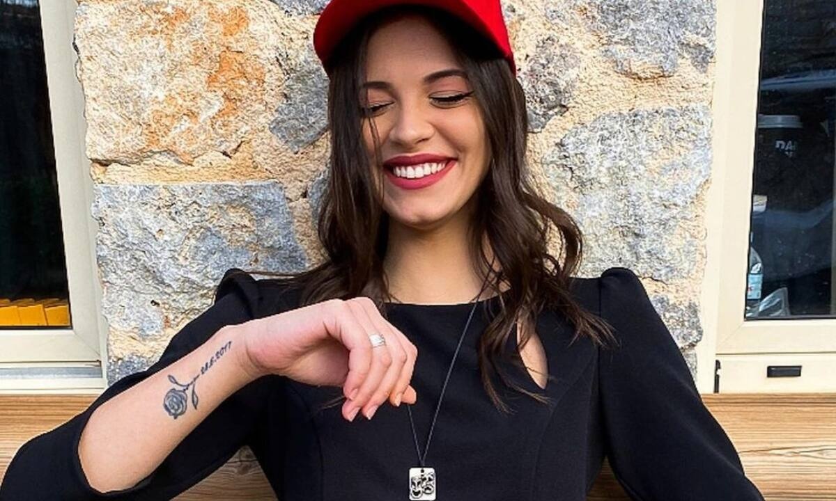 «Ο έρωτας μού δίνει ζωή»: Η αποκάλυψη της Τζένης Καζάκου για τα προσωπικά της