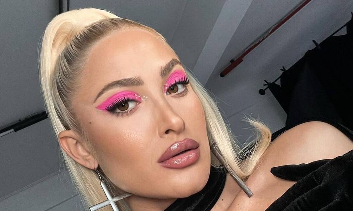 Ιωάννα Τούνη: Ποζάρει ολόγυμνη για δεύτερη φορά- Το διάφανο σεντόνι και η φουσκωμένη κοιλίτσα!