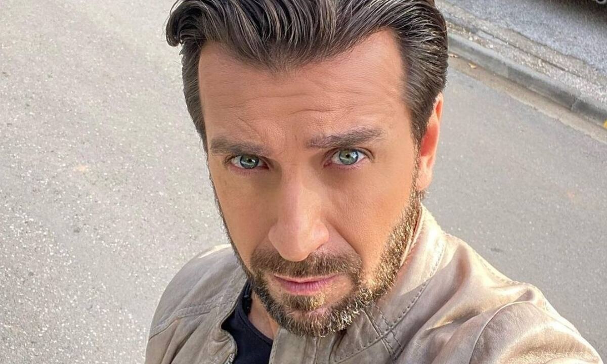 Θάνος Πετρέλης: Η γιορτινή φωτογραφία με τις κόρες του