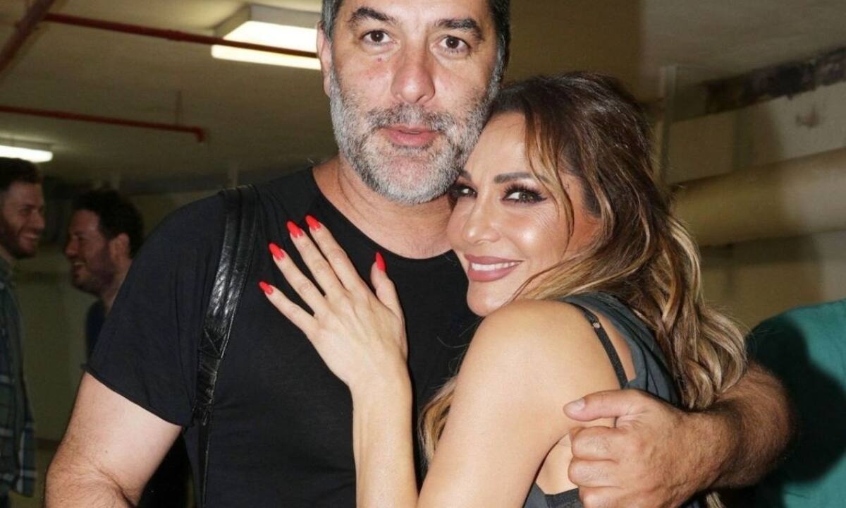 Δέσποινα Βανδή: Οι τρυφερές ευχές στον Βασίλη Μπισμπίκη