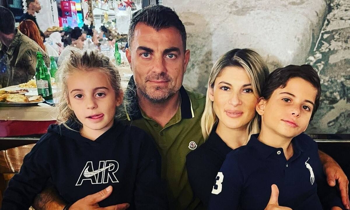 Στέλιος Χανταμπάκης: Με τα παιδιά του βόλτα στου Ψυρρή