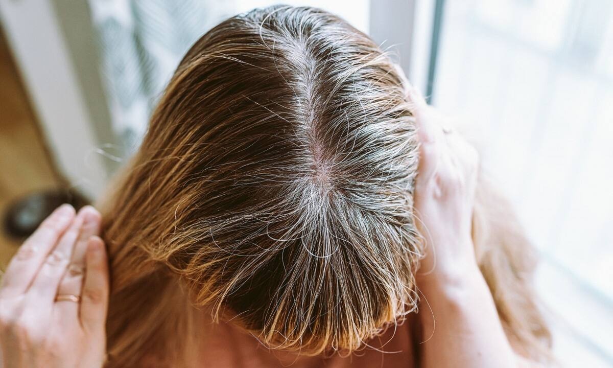 Γκριζάρισμα μαλλιών: Ο ρόλος του στρες