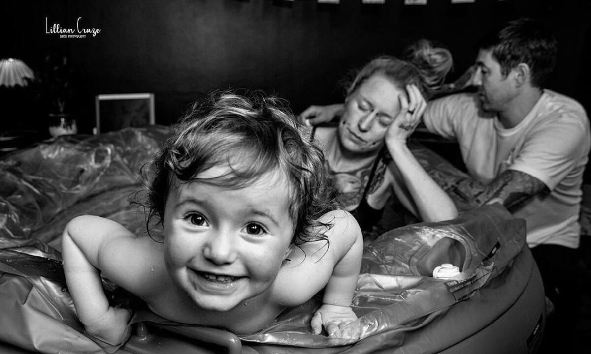 Υπέροχες φωτογραφίες τοκετού από μια επαγγελματία φωτογράφο