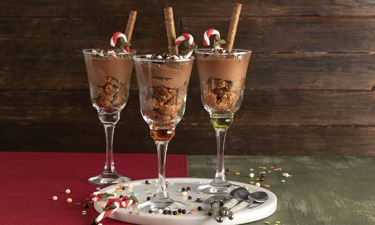 Μους με μελομακάρονα από τον Άκη Πετρετζίκη