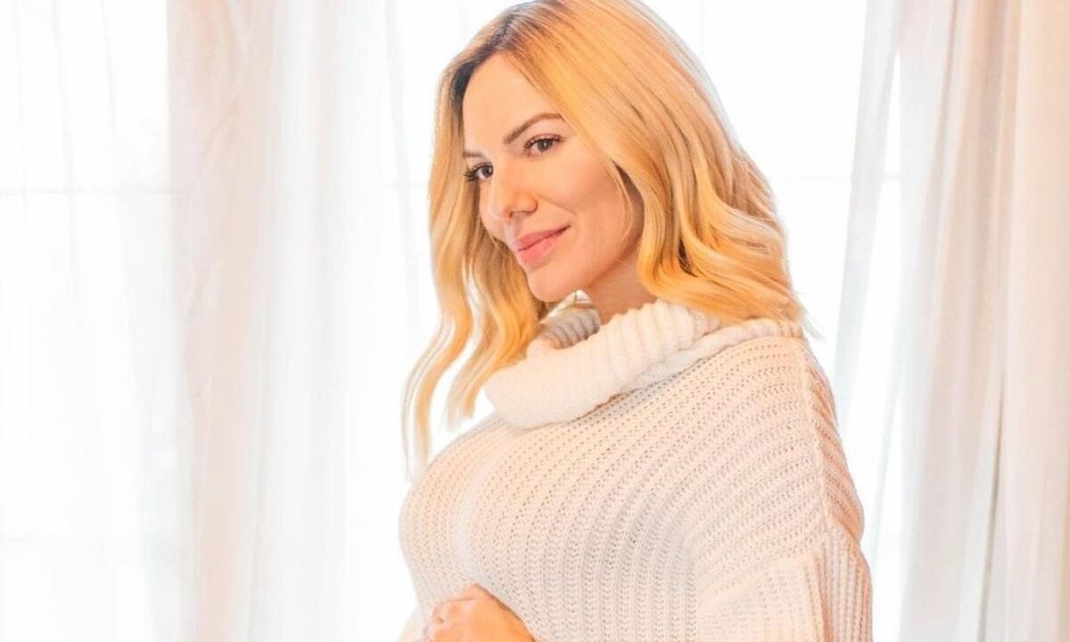 Οι πρώτες ευχές στην Μαλέσκου από γνωστές παρουσιάστριες