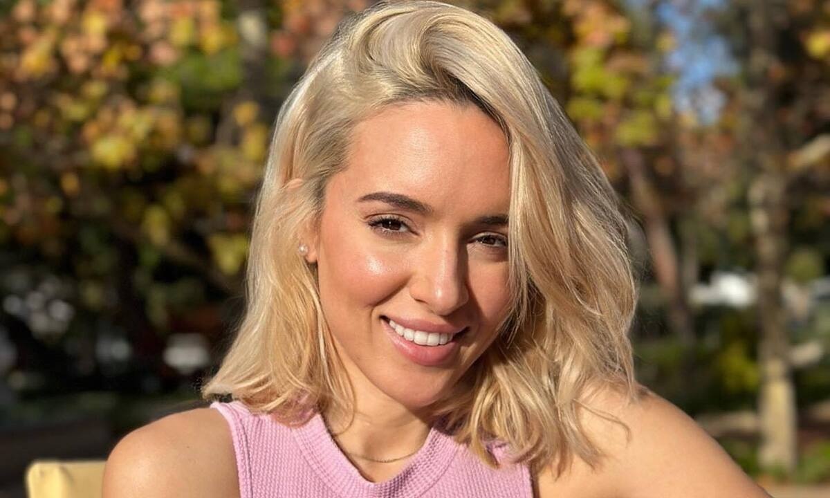 Καλομοίρα: Ποζάρει με την μικρότερη κόρη της με το ίδιο outfit- Η φωτό που μας ξετρέλανε!