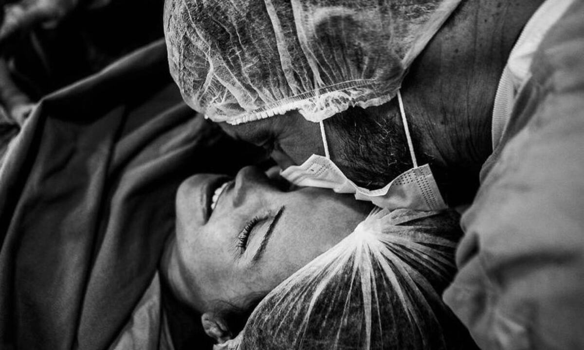 Μπαμπάδες στο δωμάτιο τοκετού – Oι ασπρόμαυρες φωτογραφίες