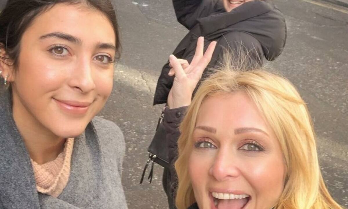 Ρεσιτάλ τραγουδιού από τις κόρες της Νατάσας Θεοδωρίδου & το TikTok τα έχασε