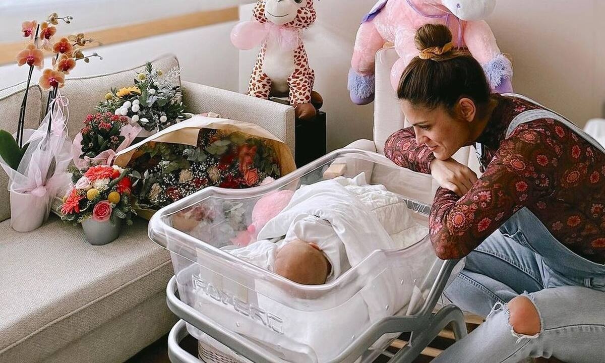 Παπαδημητρίου: Απαθανατίζει την Μαίρη Συνατσάκη να θηλάζει την κόρη της - «Λιώσαμε»!