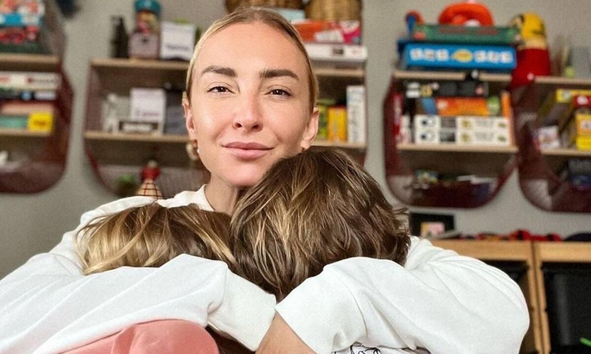 Ρούλα Ρέβη: Έφτιαξε αυγοφέτες στα παιδιά της κι αυτή είναι η συνταγή