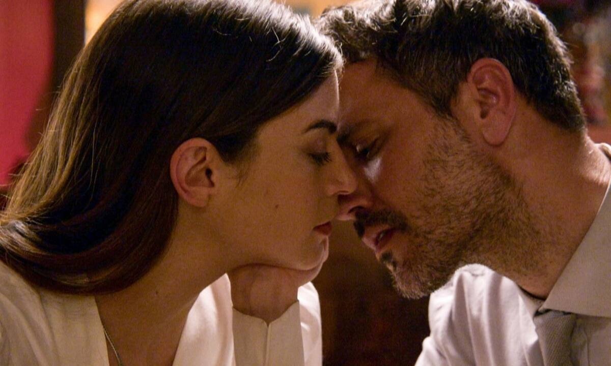 Το πρώτο φιλί  Άννας και Δημήτρη στους Παγιδευμένους έφερε παράπονα