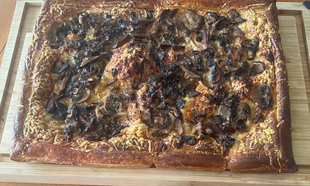 Συνταγή: Η απόλυτη τάρτα σφολιάτας με μανιτάρια (Γράφει η Majenco)