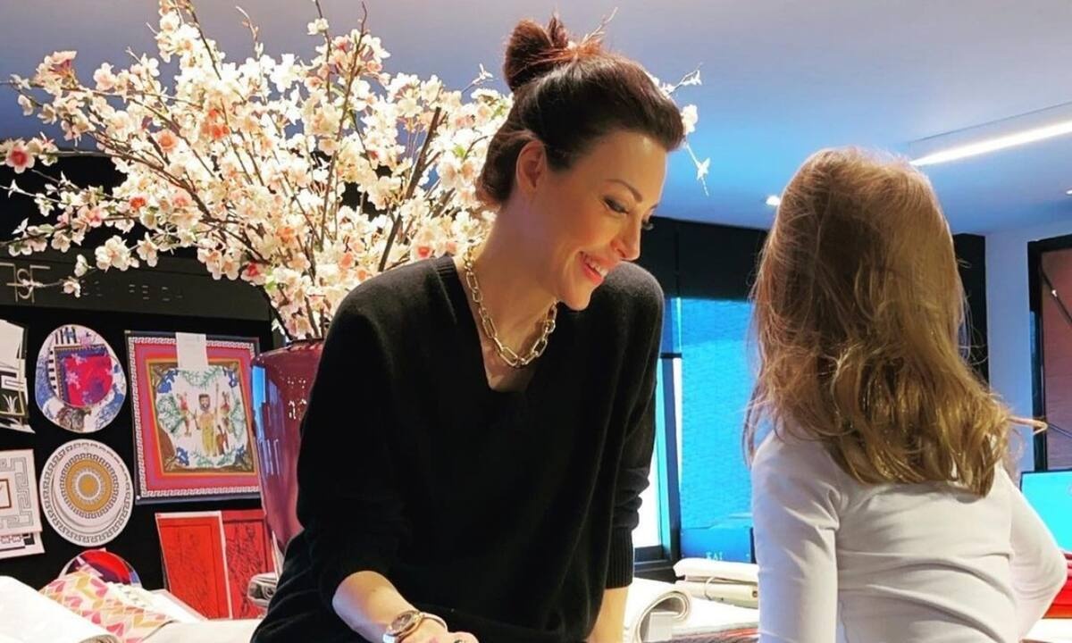 Σίσσυ Φειδά: Με την κόρη της στην Παναγία της Τήνου