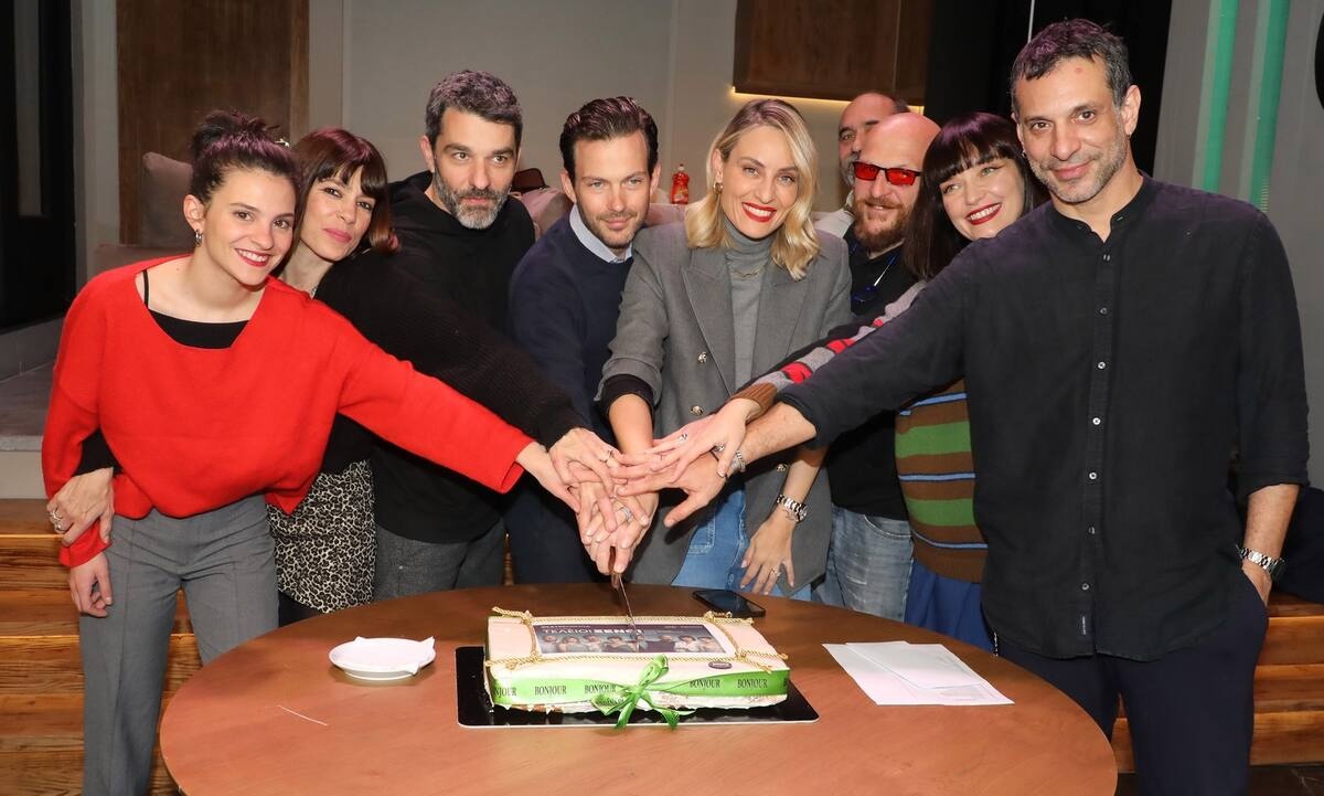 Θέατρο Αθηνά: Οι Τέλειοι Ξένοι έκοψαν Βασιλόπιτα!