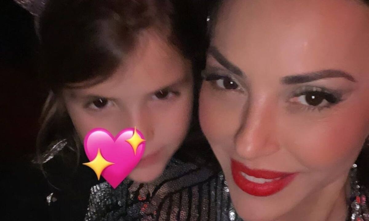 Σίσσυ Φειδά: Η κόρη της έφτιαξε αυτοσχέδια κρεμάστρα