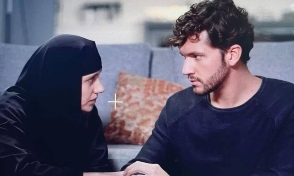 Μαύρο Ρόδο: Το κοινό πανηγύρισε τη σκηνή έρωτα Ελισάβετ και Πέτρου