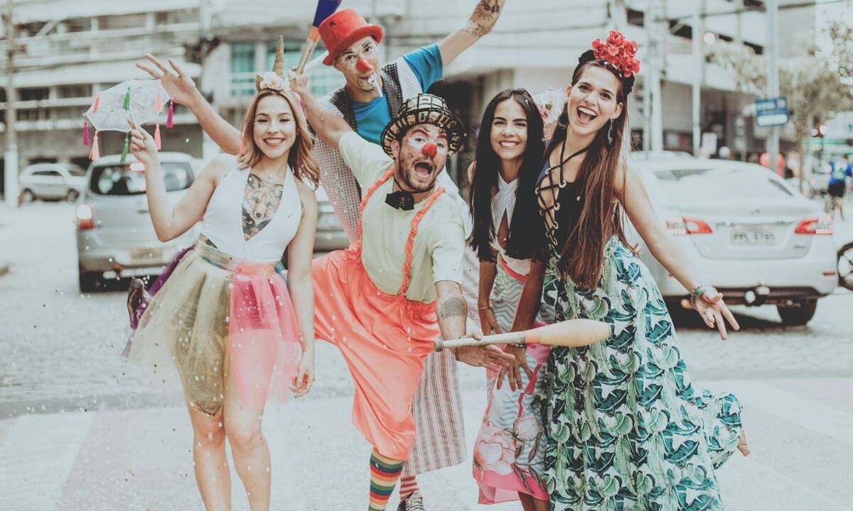 6 top αποκριάτικα τραγούδια που μας ξεσηκώνουν