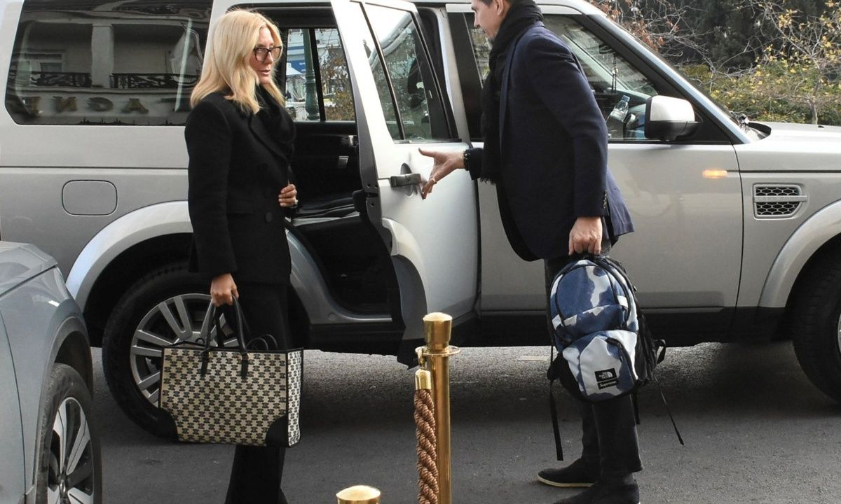 Η Μαρί Σαντάλ στην Ελλάδα με κομψό ολόμαυρο σύνολο: Το πένθιμο royal dresscode