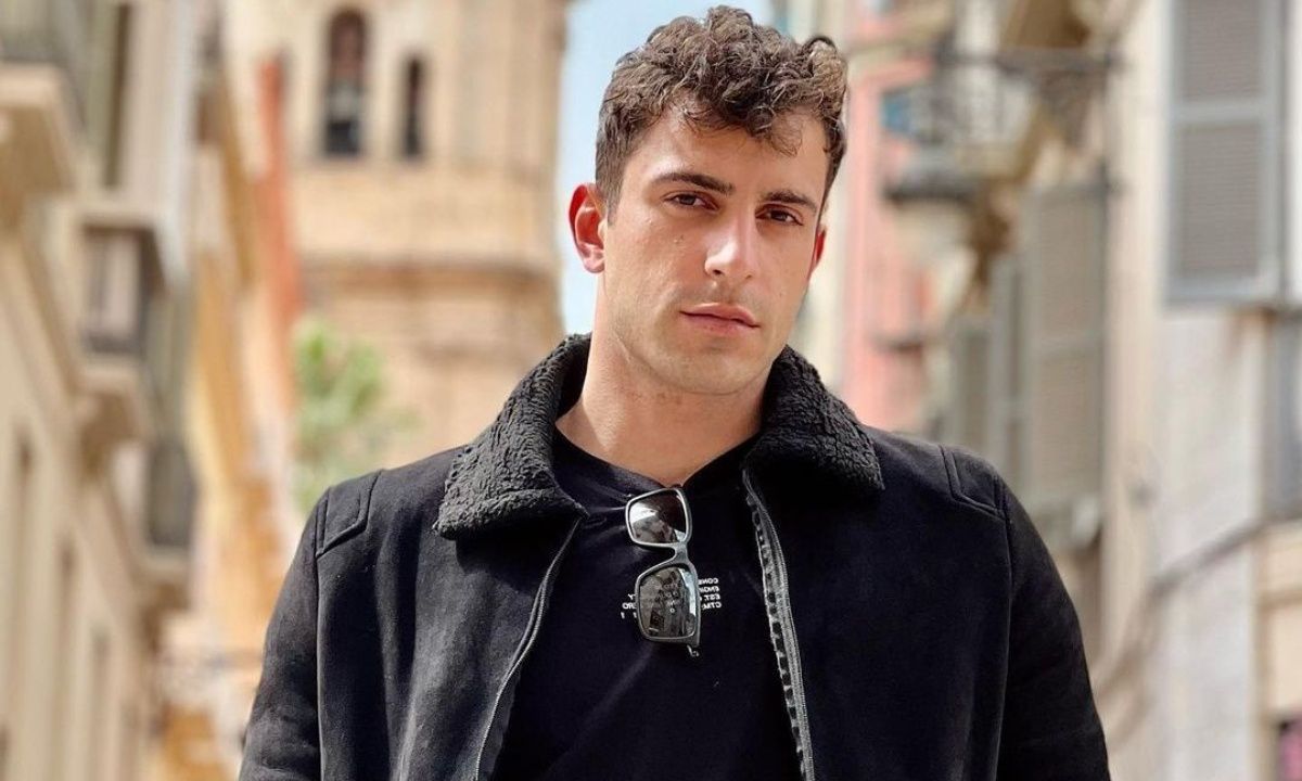 Σκουρλέτης για «δέσιμο» και ο Αλέξης έγινε πάλι θέμα στο Twitter και στη Γη της ελιάς