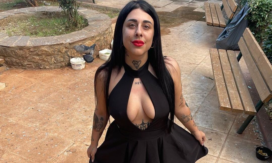 Super Κική: Παραμένει στο κρατητήριο - Της ασκήθηκε δίωξη για ληστεία