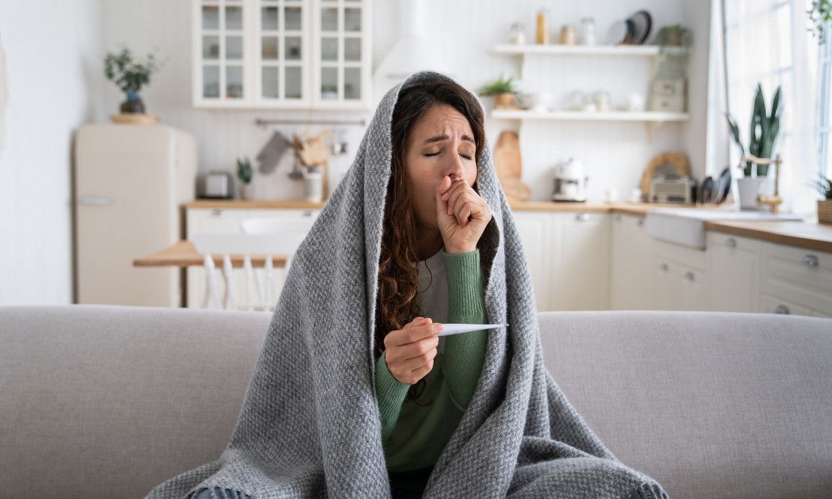Απλό κρυολόγημα ή βρογχίτιδα; Πότε πρέπει να σας δει γιατρός
