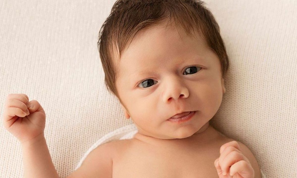 Minimal φώτο νεογέννητων από μία επαγγελματία φωτογράφο