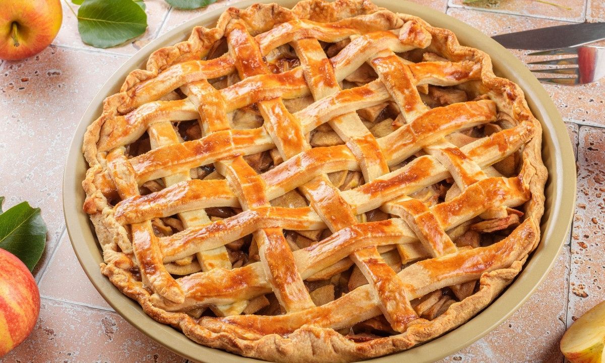 Μηλόπιτα με γλυκιά σος βανίλιας