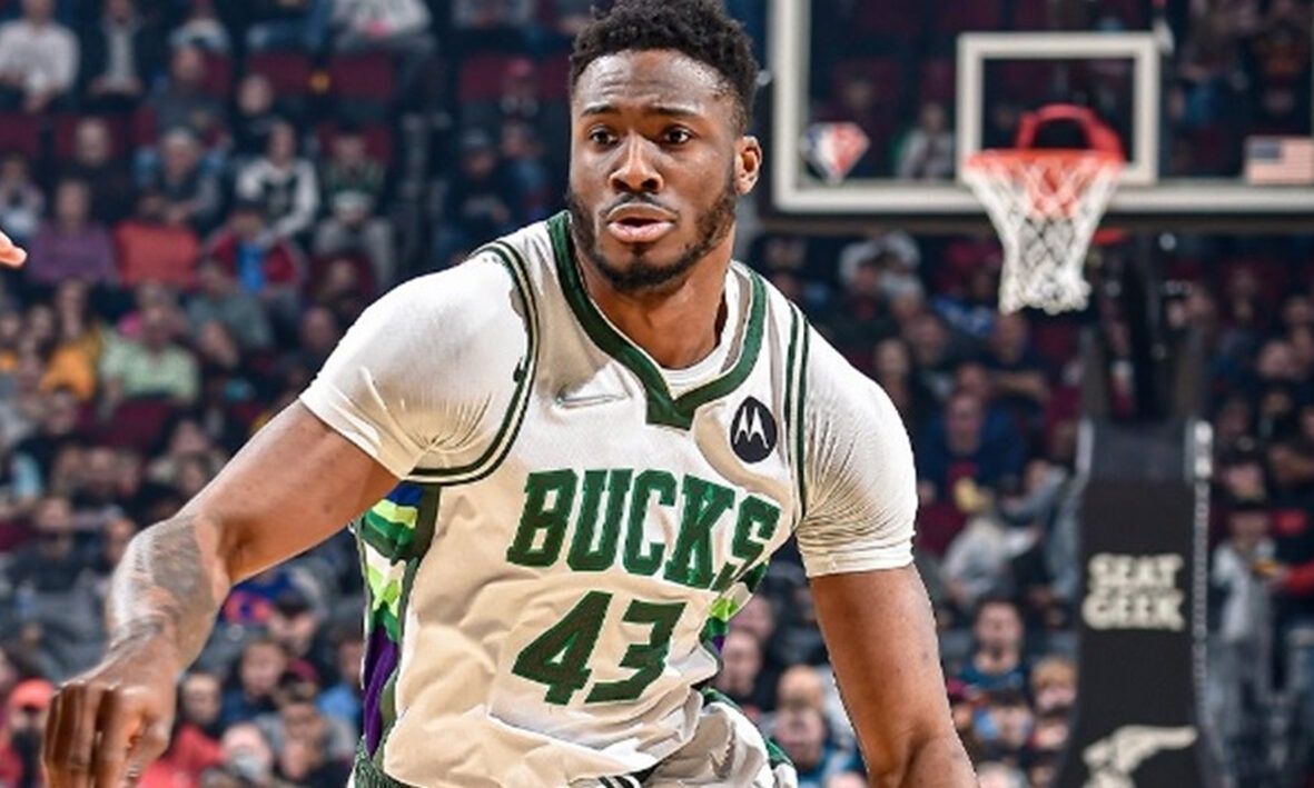 Θανάσης Αντετοκούνμπο: «Στις πιο σκοτεινές ημέρες, η ελπίδα και η αγάπη θα παραμείνουν»