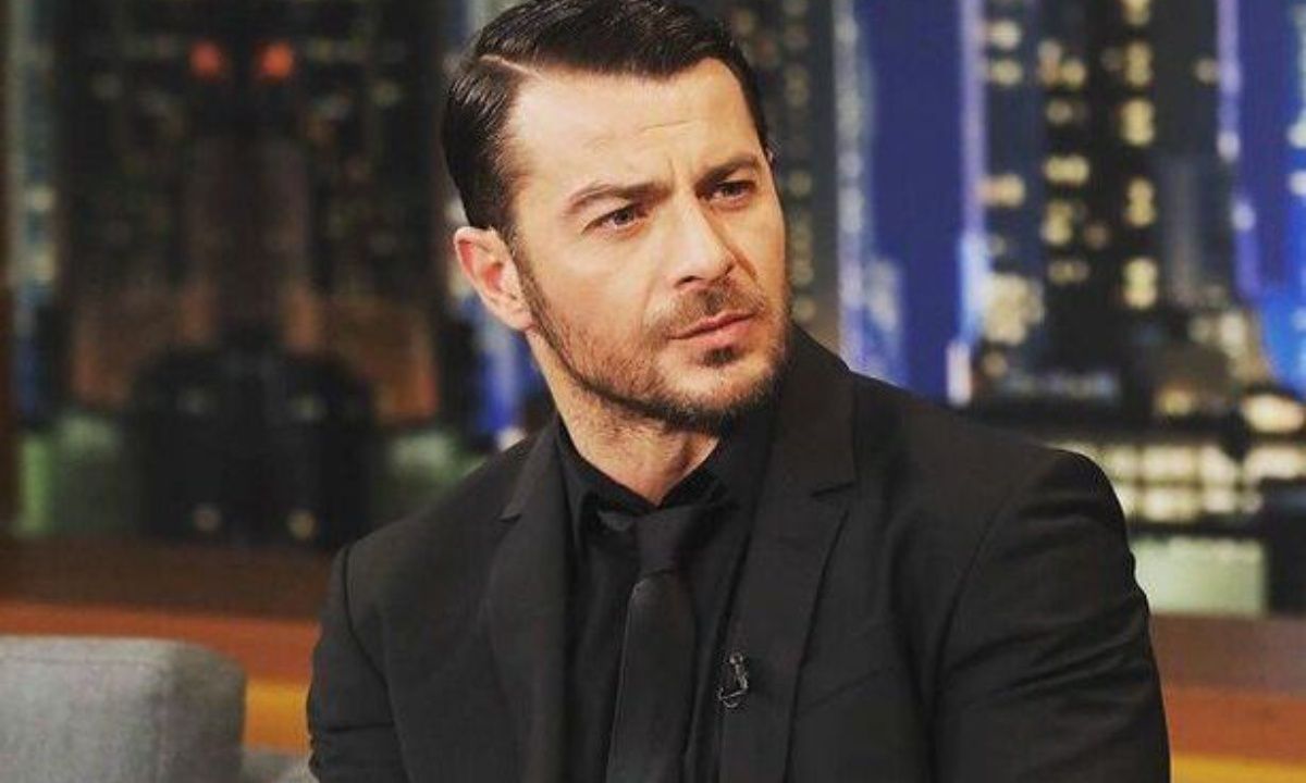 Ο Ντάνος ξεκίνησε στη Γη της ελιάς και τρολάρει τον ρόλο του