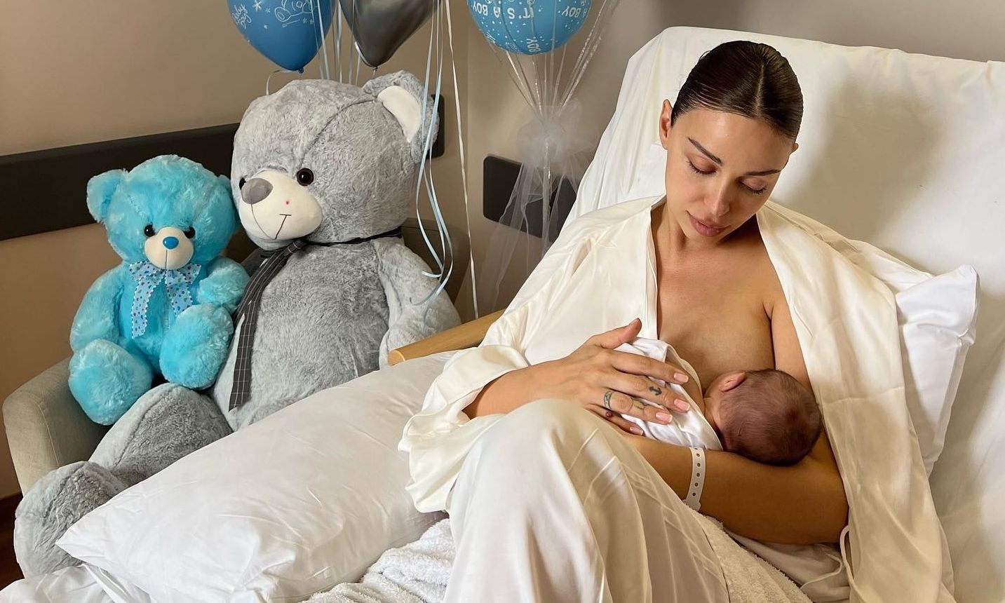 Ελένη Φουρέιρα: Τα πρώτα γενέθλια ως μαμά, οι απίθανες τούρτες και οι νέες φωτό μετά τον τοκετό!