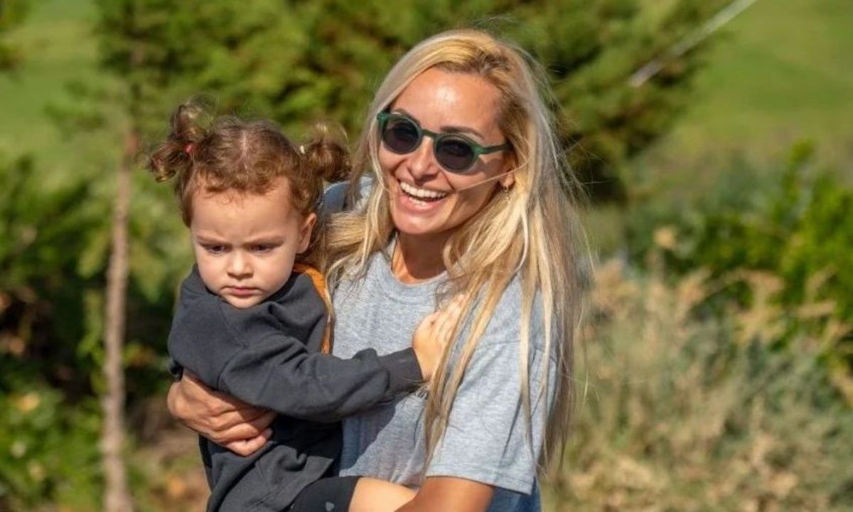 Βασιλική Μιλλούση: Η Σοφία ισορροπεί με άνεση στο πατίνι