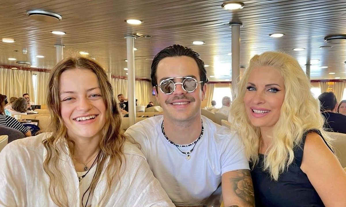 Γαία Μερκούρη: Η ατάκα για την Ελένη Μενεγάκη και η άγνωστη πόζα από το ξενοδοχείο στα Άχλα