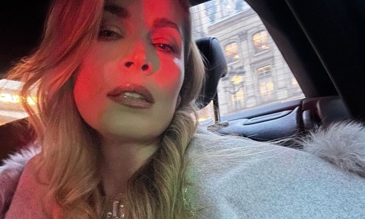 Ξέφρενο πάρτι για τη Χρουσαλά στην Αίγυπτο με την Καλομοίρα