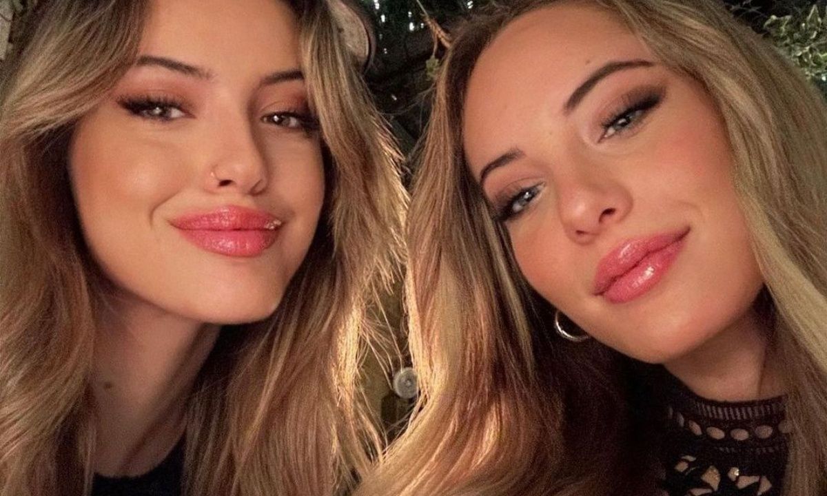 Η Νεφέλη Λιβιεράτου ποζάρει με την Ελληνίδα Angelina Jolie