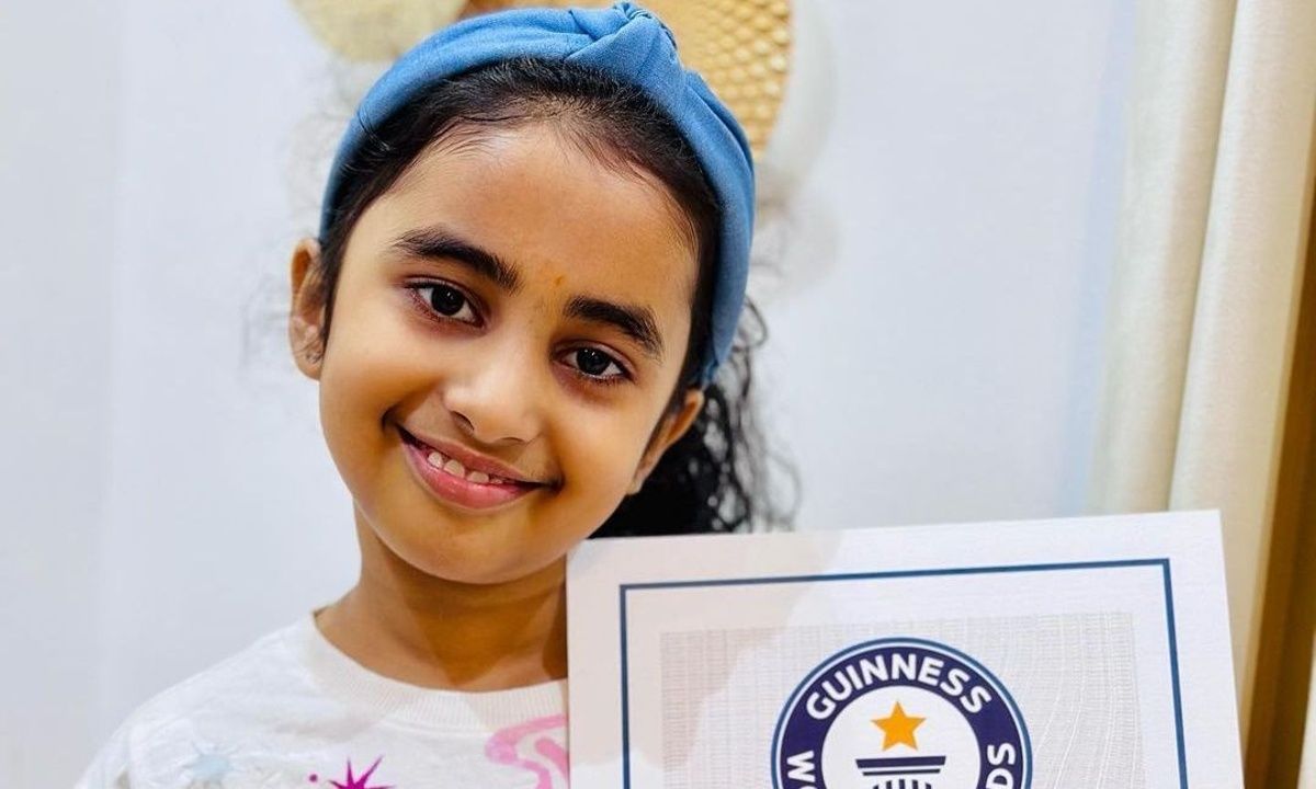 7χρονη μπήκε στο βιβλίο guinness ως η νεότερη yoga instructor