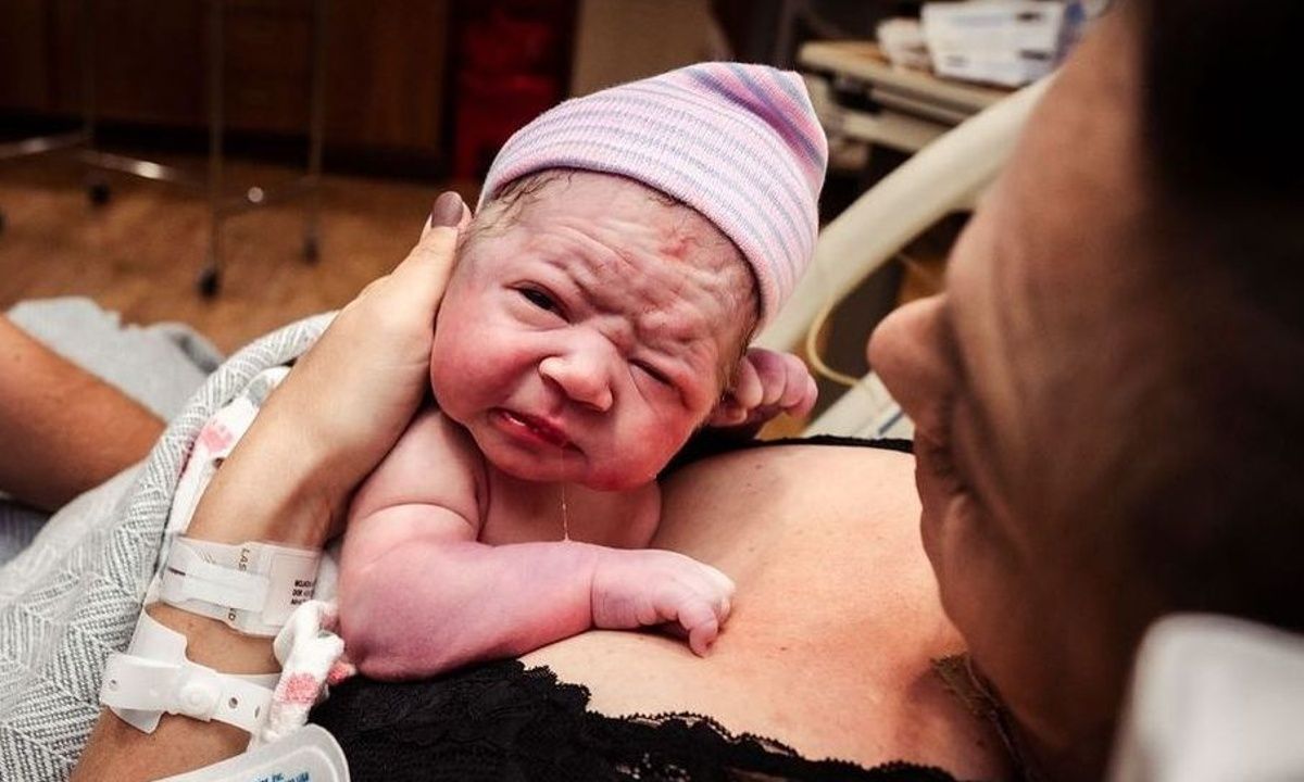 Φωτογραφίες τοκετού στο μαιευτήριο, στο σπίτι, στο νερό