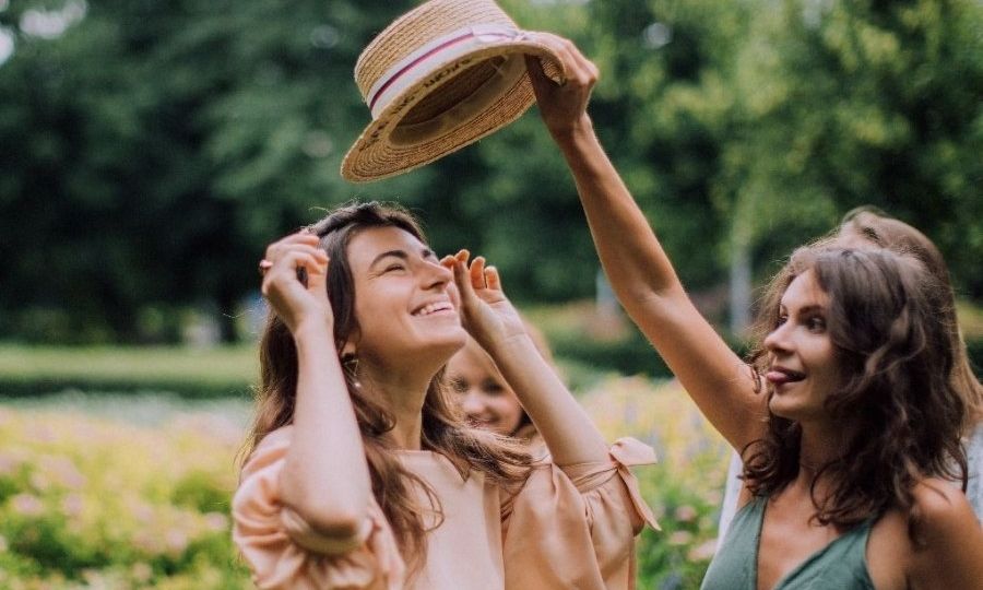 Sunkissed memories: Τρεις αναμνήσεις που έχουμε συνδέσει με τη Σαρακοστή και αξίζει να ζήσουμε ξανά