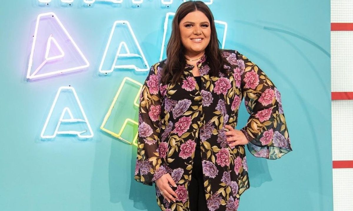 Όχι, τα prints δεν παχαίνουν: Το τέλειο look της Δαναής Μπάρκα