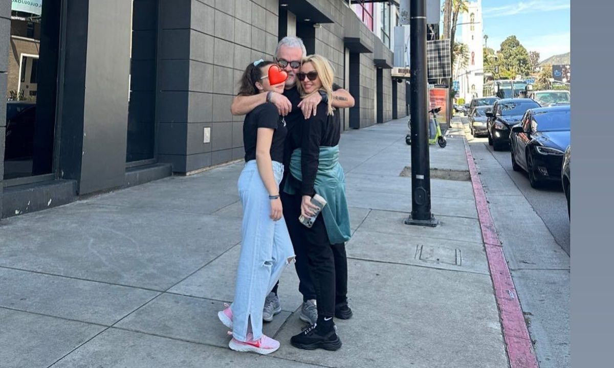 Ηλέκτρα Λύρα: Με extensions και γαλλικές κοτσίδες στην Αμερική