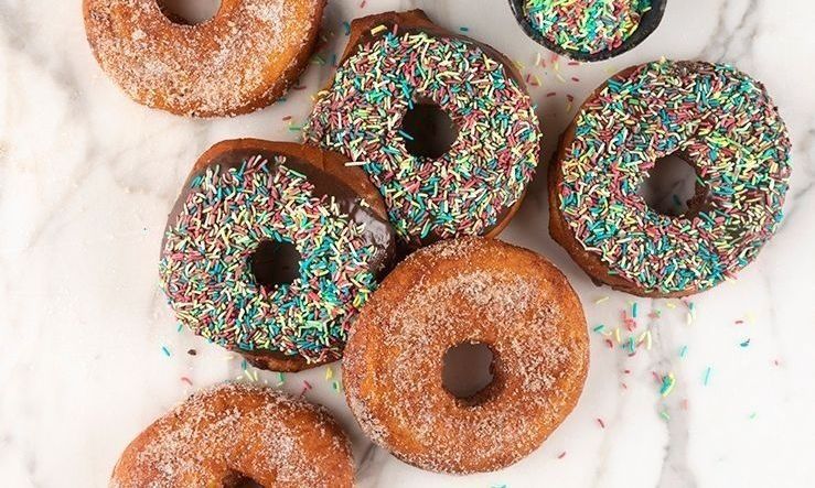 Εύκολα ψευτοντόνατς από τον Άκη Πετρετζίκη