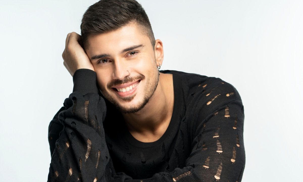 Andrew Lambrou: «Μου έστειλαν μήνυμα να τραγουδήσω σε μία κηδεία»