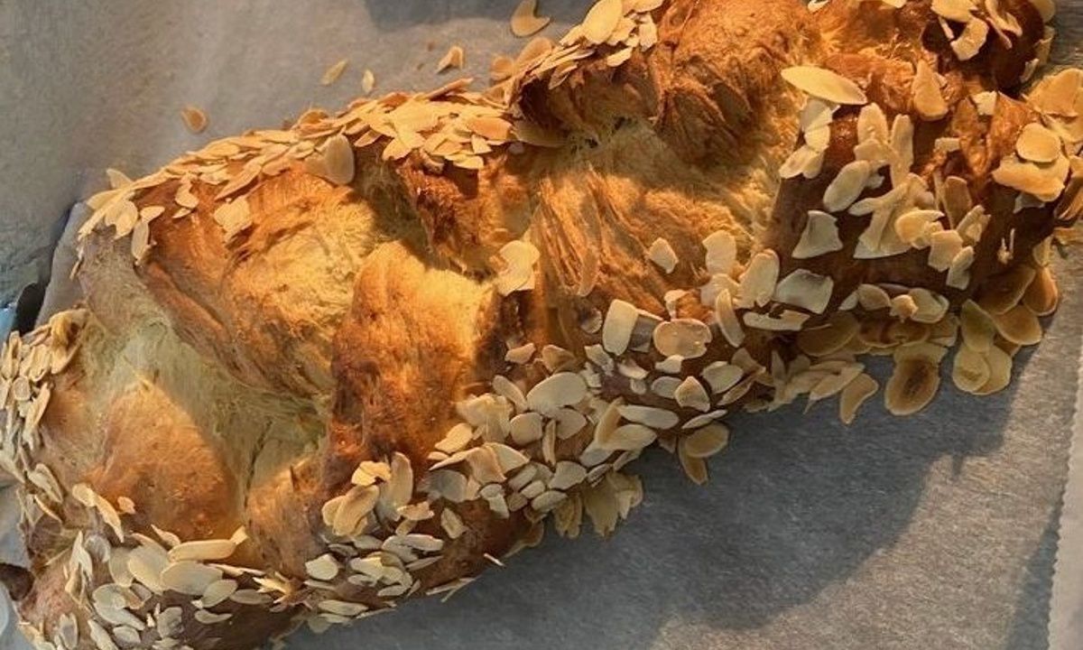 Συνταγή για το απόλυτο Τσουρέκι που θυμίζει παιδικά χρόνια - Γράφει η Majenco