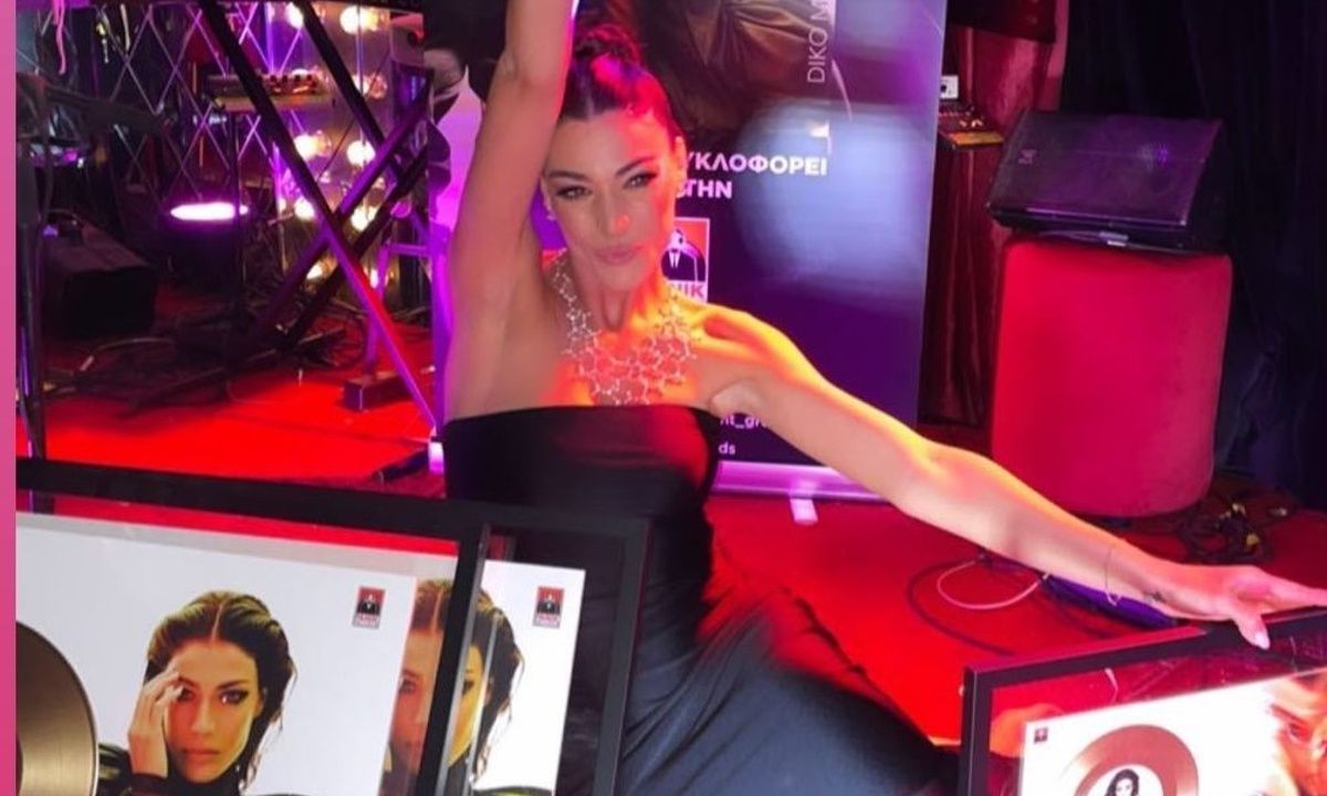 Η 29χρονη Ήβη Αδάμου έγινε «χρυσή» και το γιόρτασε με το πιο ωραίο φόρεμα