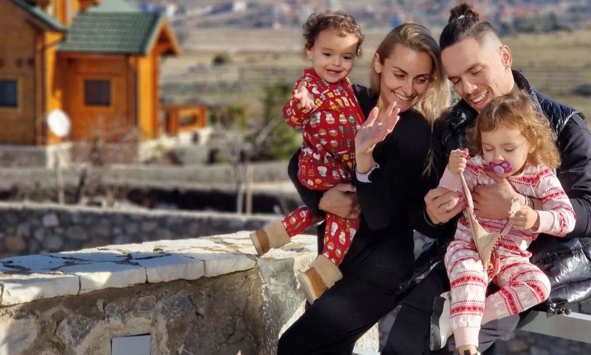 Μιλλούση - Πετρούνιας: Οι φώτο με τις κόρες τους στην Αττάλεια