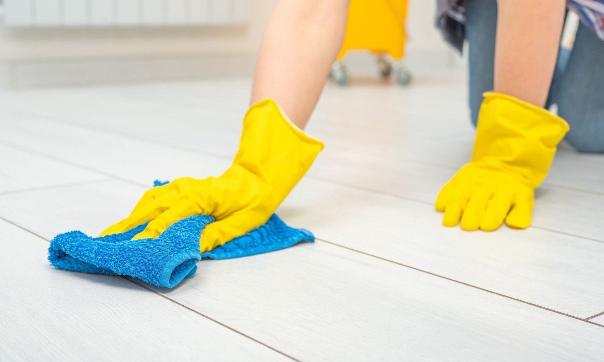 Φτιάξτε μόνοι σας ένα εύκολο καθαριστικό για πλακάκια