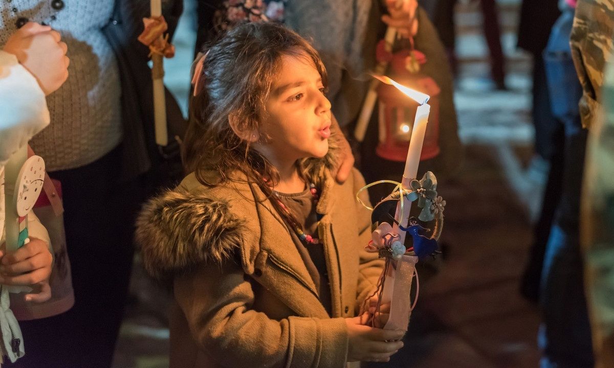 Τι να κάνετε αν στάξει κερί στο χέρι σας