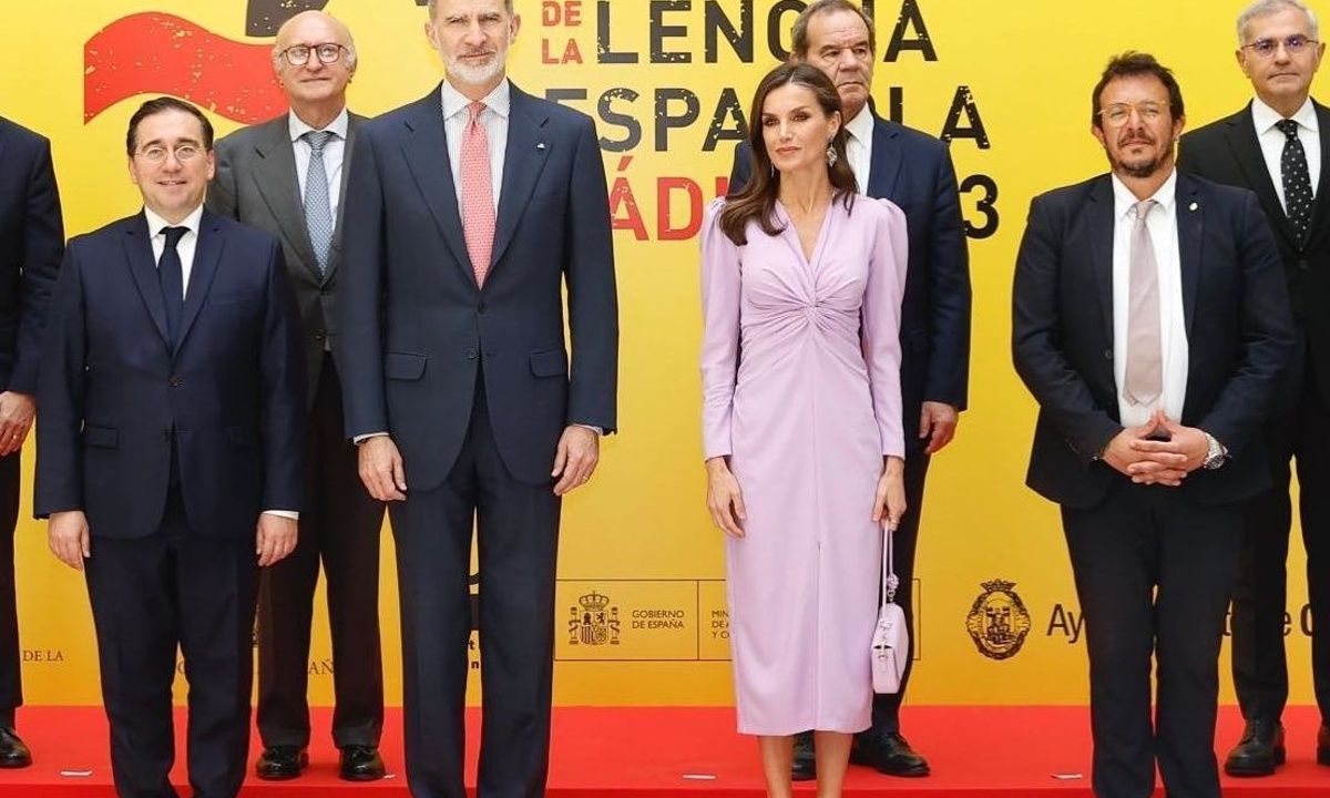 Τρία «χρωματιστά» royal σύνολα από τη βασίλισσα Letizia ιδανικά για το βράδυ της Ανάστασης